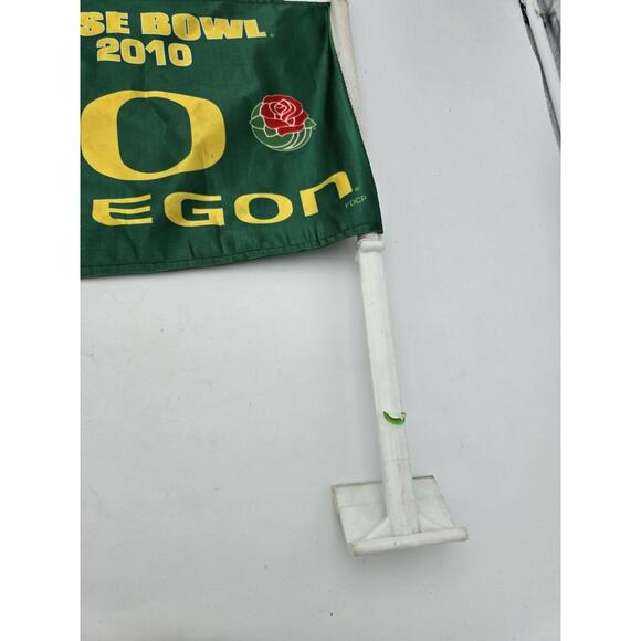 Green Oregon Ducks Official NCAA Rose Bowl 2010 Game Car Flag PREOWNED - Picture 4 of 5